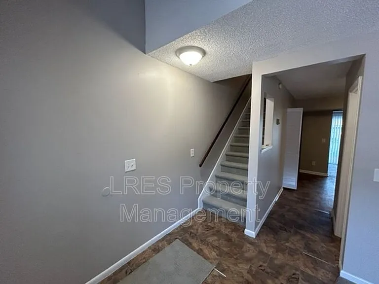 816 W 25th St — Photo 34