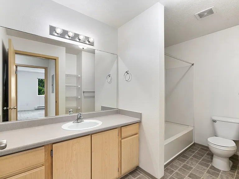 Barrington Place Apartments — Photo 14