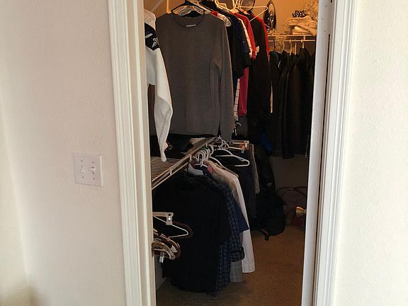 walk-in closet 