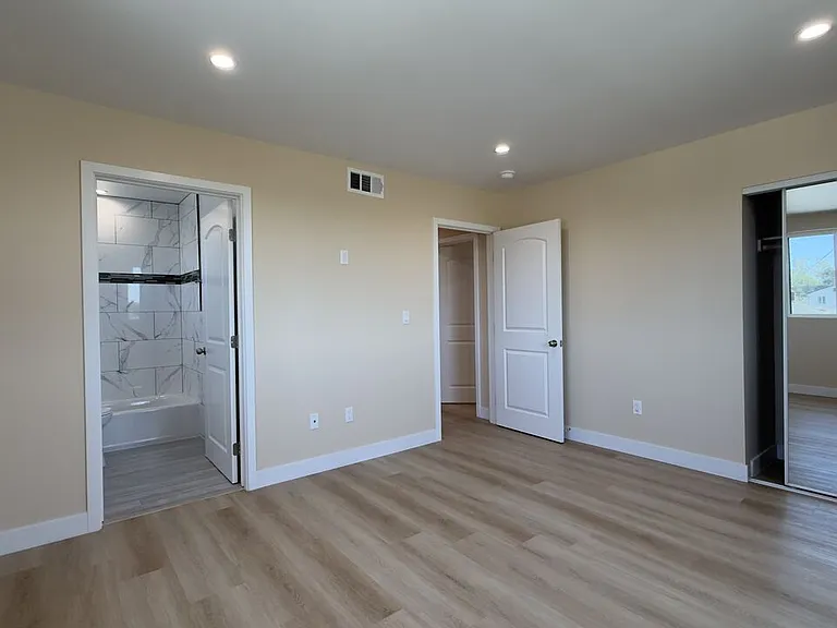 9011 Holmes Ave #A — Photo 4