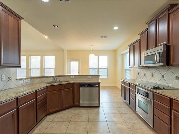 5th image of 909 Appalachian Dr