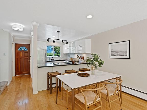 4th image of 19 Pixley Avenue #22