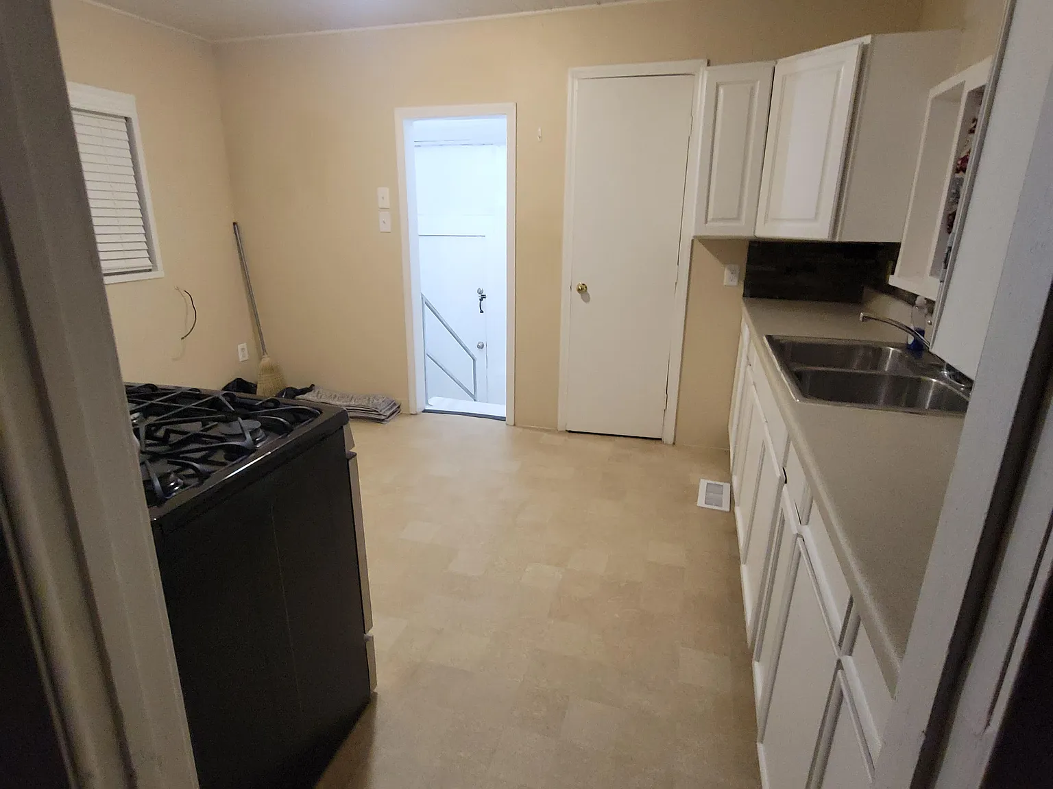2 bed, 750 sqft, $1,200 — Photo 3