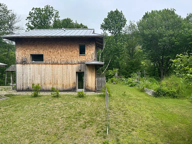 96 Mount Battie St — Photo 8