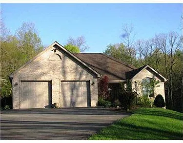 221 Shaw Ct photo 1