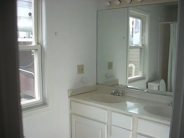 1020 W Wellington Ave #2-R — Photo 5