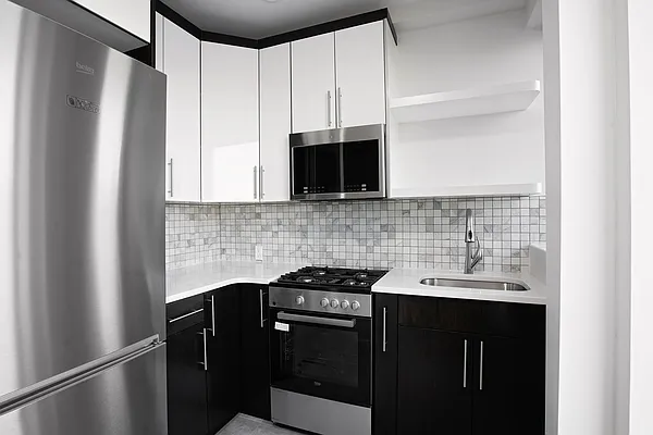 Rented by New Age Realty Group | media 26