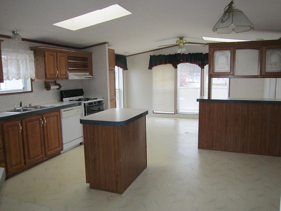 2nd image of 10450-6 Mile Rd Lot 213