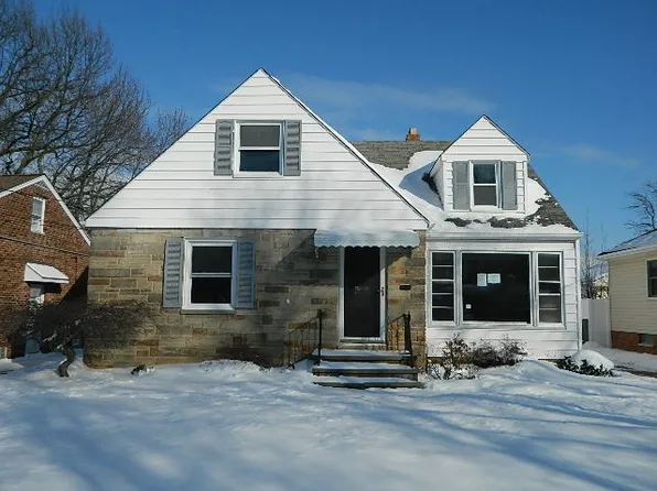 6185 Stratford Dr, Parma Heights, OH 44130