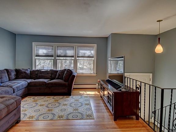 5th image of 37 Manchester Dr