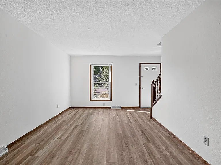 6839-6841 Woodlake — Photo 11