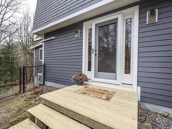 4th image of 32 Murray Hill Road