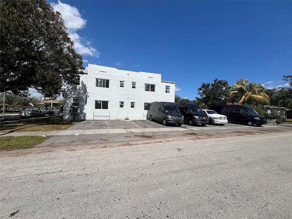1st image of 1015 S 17th Ave APT 9