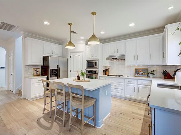 2nd image of 1808 Crown Dr