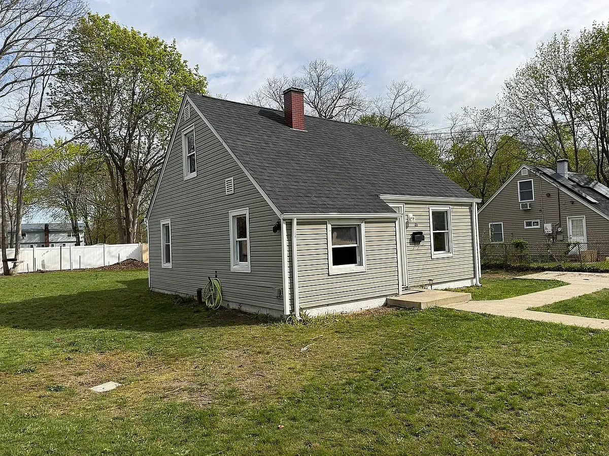 Building Photo - Halley Ln E