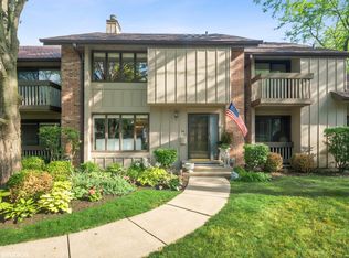 38 Kyle Ct, Willowbrook, IL 60527