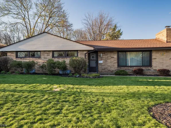 631 35th St NW, Canton, OH 44709