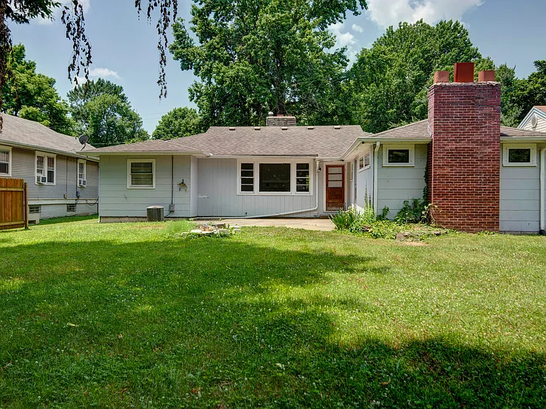 828 S Rogers Ave — Photo 16