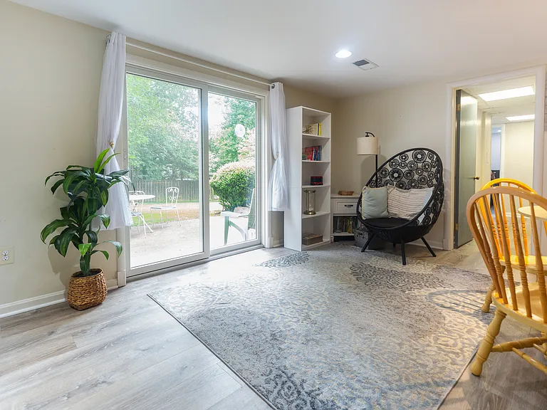 Fairwood Ln — Photo 15