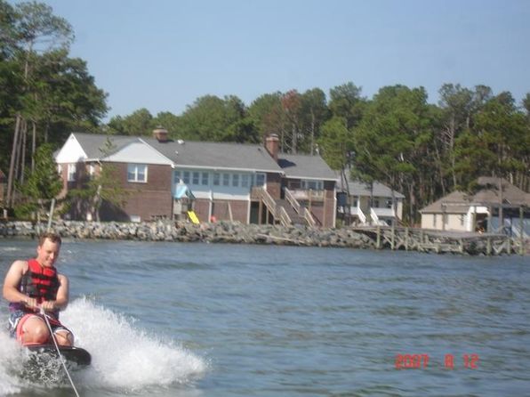 98 Sandy Bay Dr, Poquoson, VA 23662