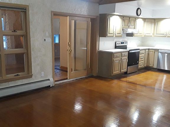 4th image of 1 Rowhouse Ln APT 1
