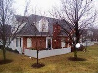 8106 Meadowgreen Pl, Louisville, KY 40299