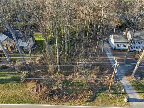 3rd image of 4236 Wayne Rd #12