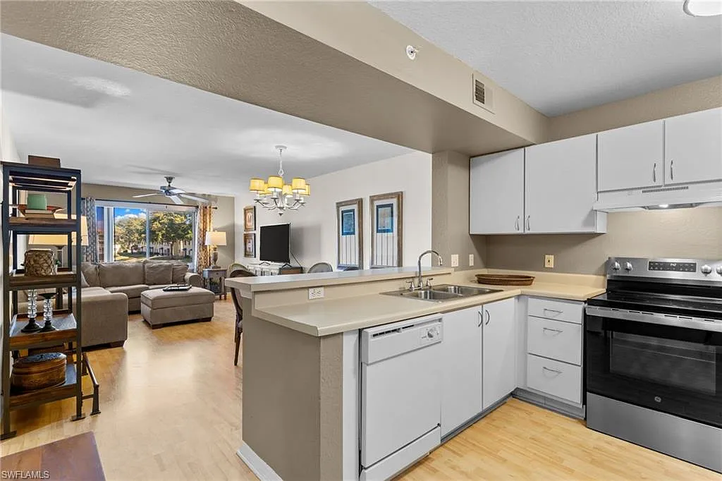 Building Photo - 8274 Key Royal Cir #1022