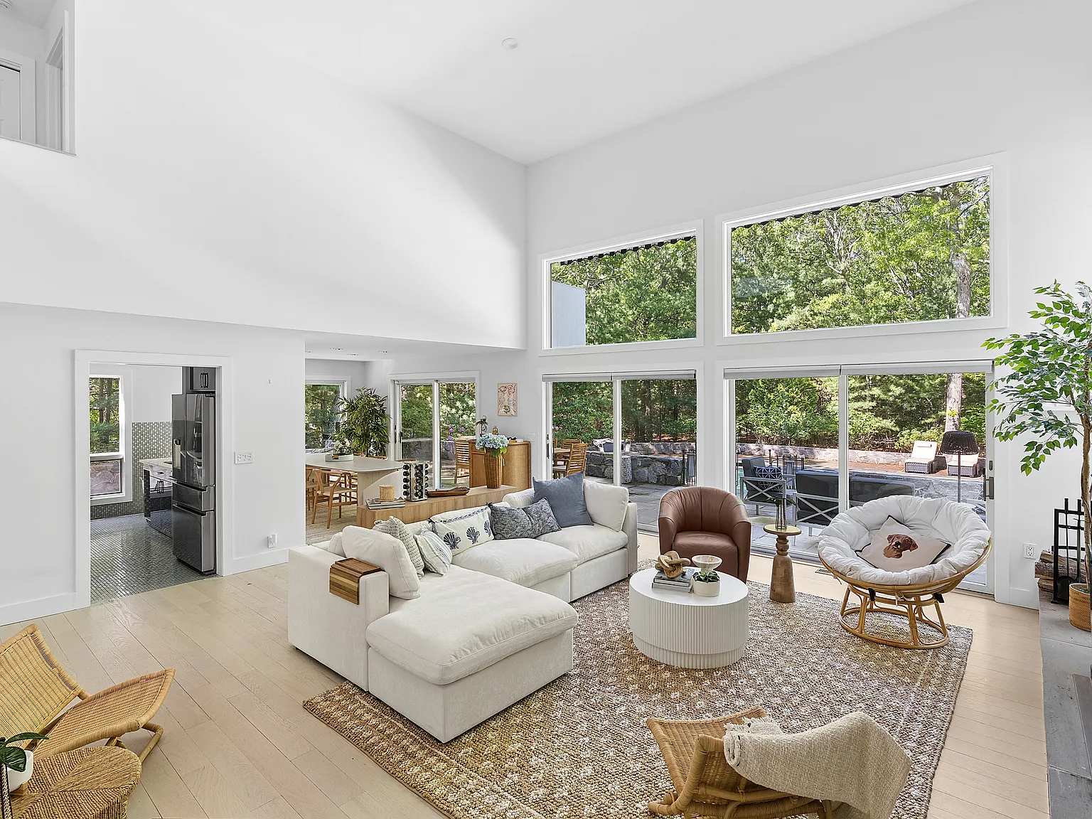 Modern Summer Retreat Near Sammy's Beach — Photo 3