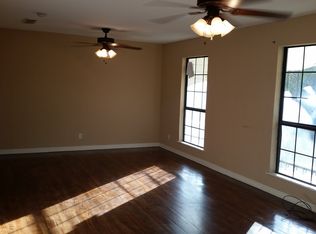 204 Hamilton Rd, Palestine, TX 75801