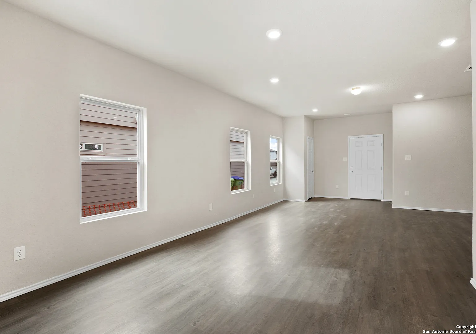 4 bed, 2039 sqft, $2,200 — Photo 4