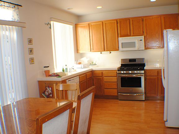 3rd image of 13525 Evergreen St