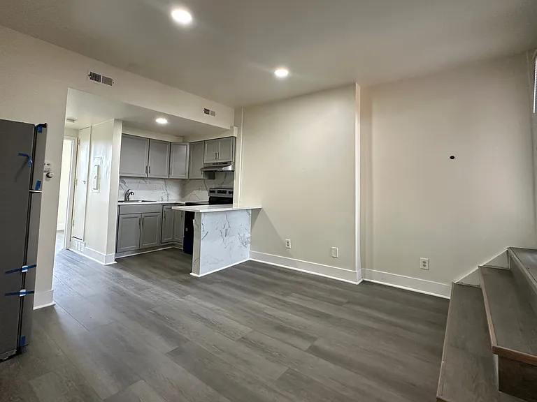 1914 Monongahela Ave #2F — Photo 1