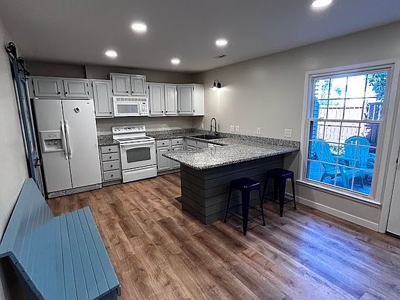 Kitchen, granite countertops