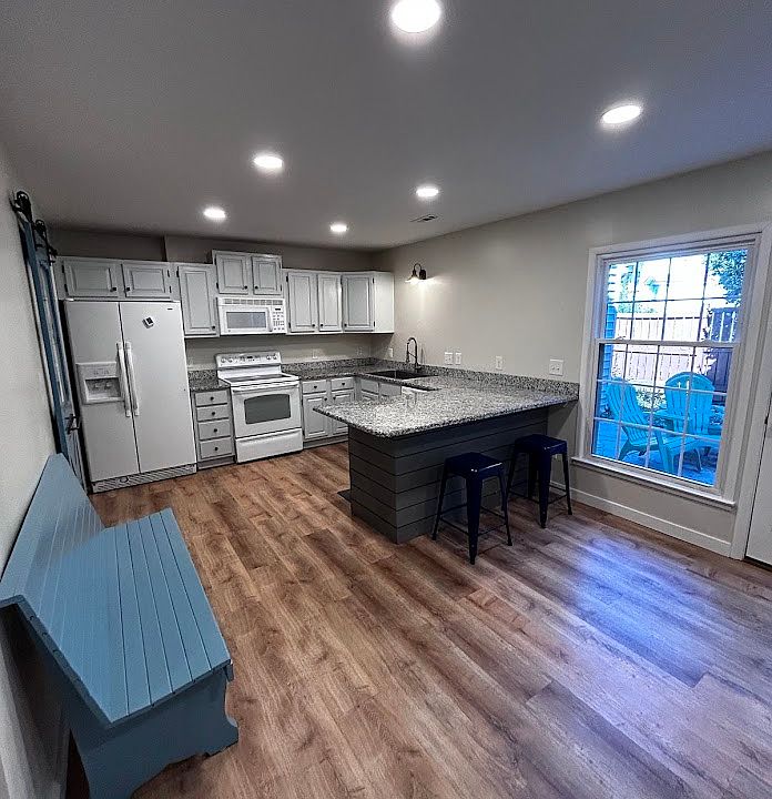 Kitchen, granite countertops