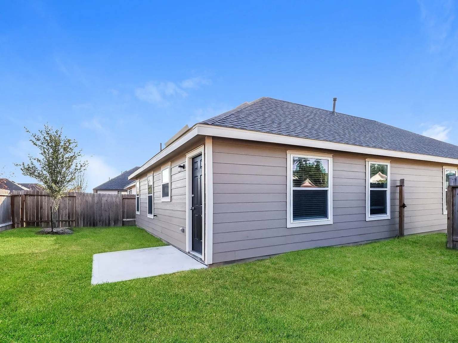 3 bed, 2.0 bath, 1398 sqft, $1,700 — Photo 3