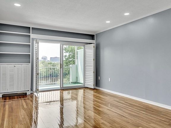 3rd image of 227 Coolidge Ave APT 211