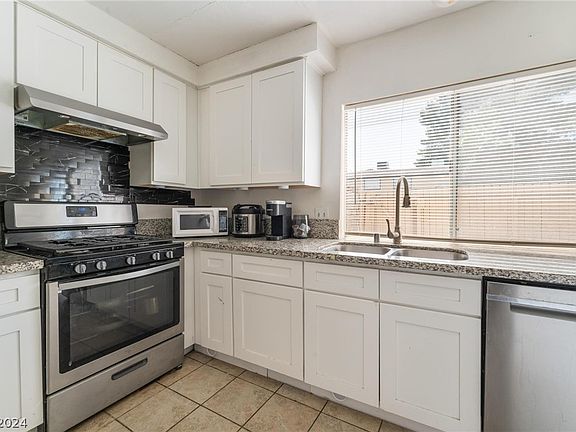 3rd image of 6228 Meadow Vista Ln