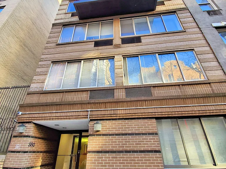 352 E 76th St #5RW — Photo 1