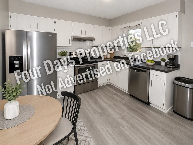 3401 SW 44th Pl — Photo 3