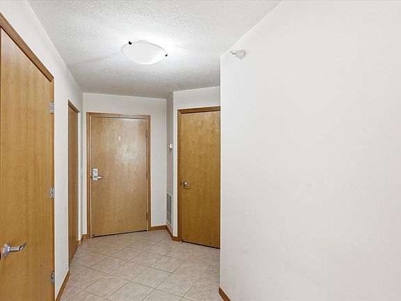 3rd image of 2550 38th Ave NE Unit 213