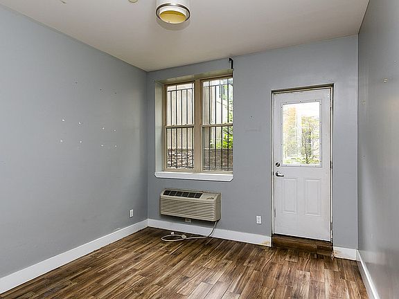 5th image of 167 Tompkins Ave APT 1