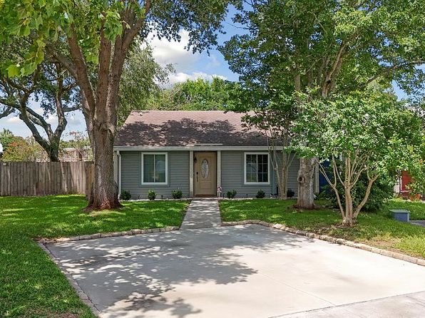 582 Aquatic Dr