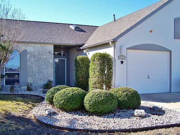 2nd image of 1042 Edinburgh Dr
