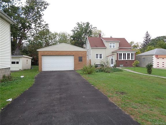 2nd image of 82 Andrews Ave