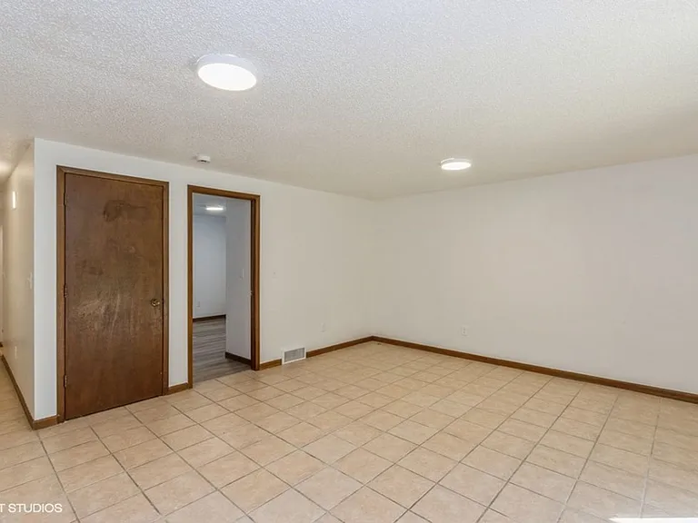 1359 Southview Cir — Photo 22
