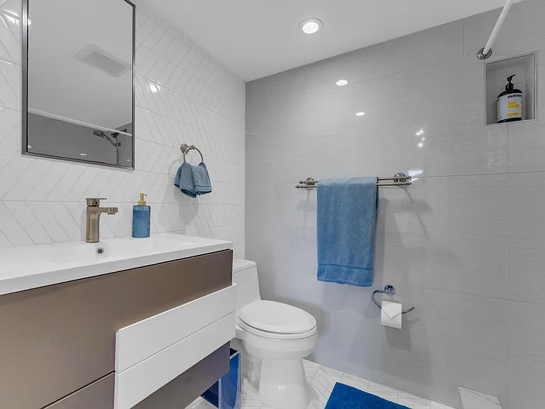 50 SE 12th St #2260 — Photo 17
