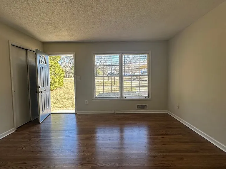 51 Lawanna Dr — Photo 7