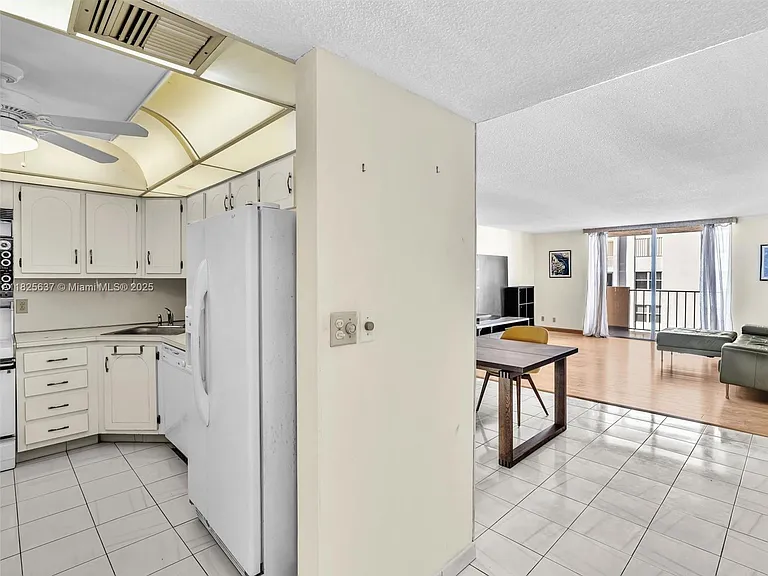 1865 S Ocean Dr — Photo 7