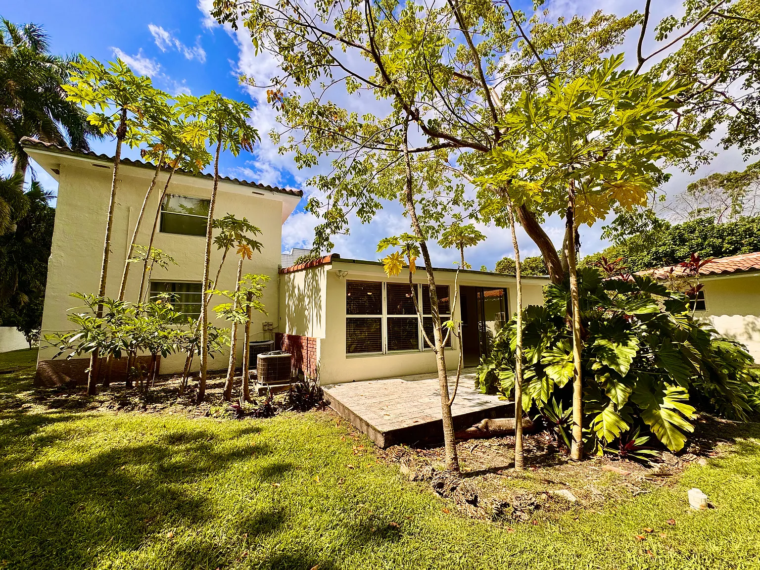 3 bed, 4000 sqft, $6,000 — Photo 3